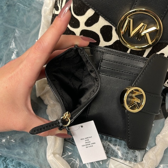 🤩🛍️Michael Michale Kors Carmen Shoulder Bag/Wallet Set🤩🛍️ - Picture 10 of 15